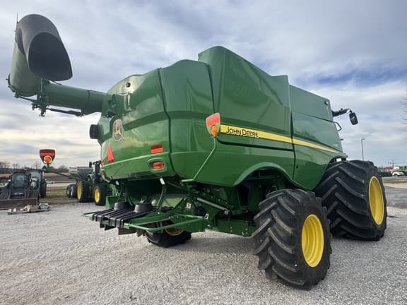 Image of John Deere S780 equipment image 4