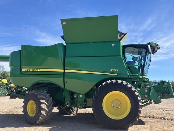 Image of John Deere S780 equipment image 3
