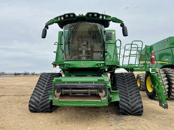 Image of John Deere S780 equipment image 2