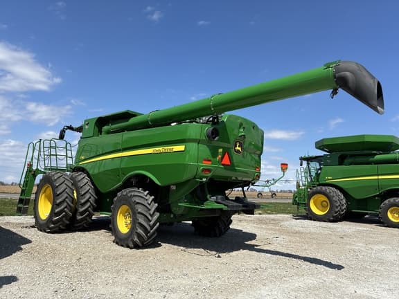 Image of John Deere S780 equipment image 1