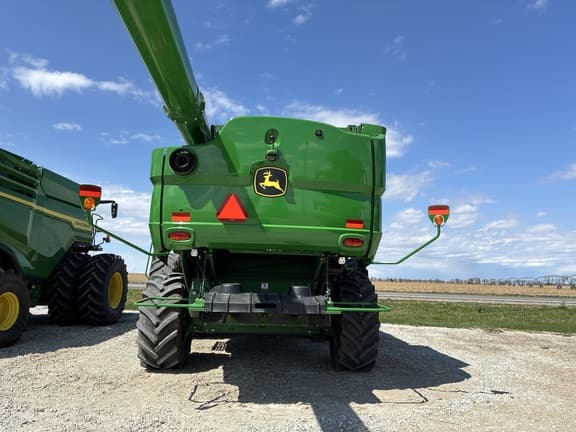 Image of John Deere S780 equipment image 2