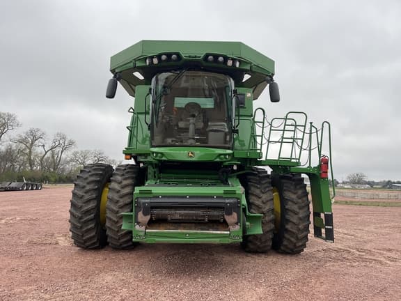 Image of John Deere S780 equipment image 1