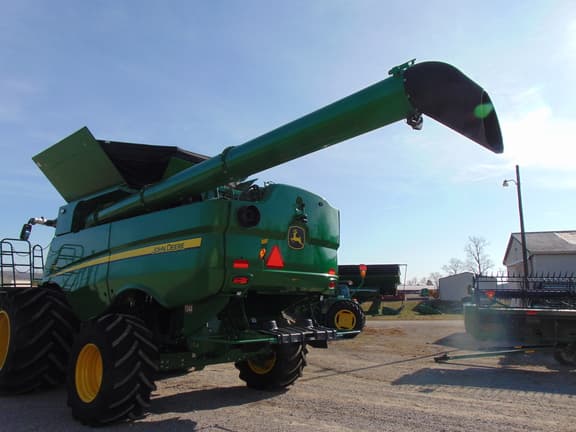 Image of John Deere S780 equipment image 4