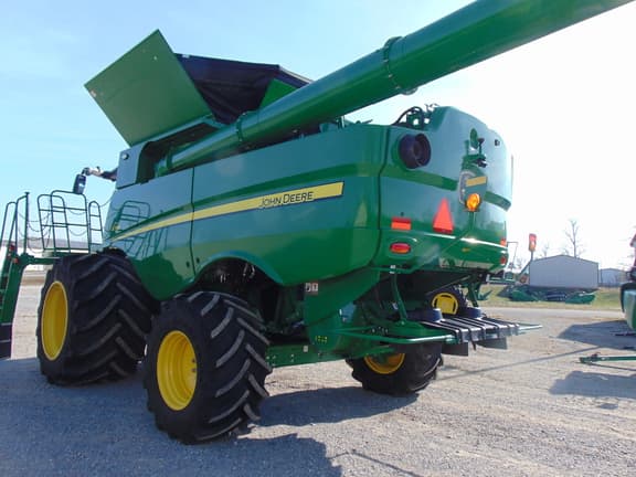 Image of John Deere S780 equipment image 1