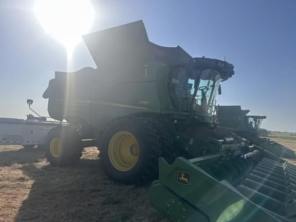 Image of John Deere S780 equipment image 4