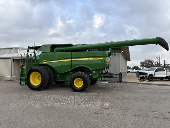 Image of John Deere S780 equipment image 1
