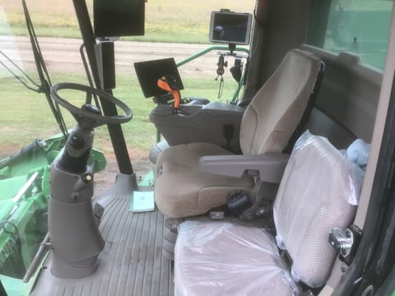 Image of John Deere S780 Image 1