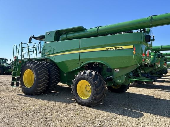 Image of John Deere S780 equipment image 1