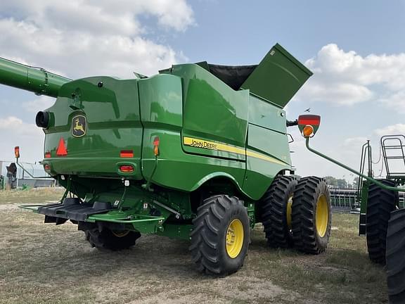 Image of John Deere S780 equipment image 1