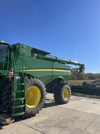 Image of John Deere S780 equipment image 2