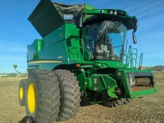 Image of John Deere S780 equipment image 1
