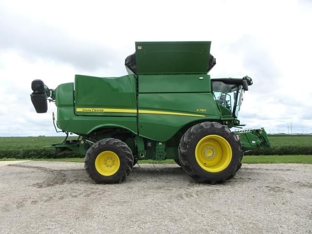 Image of John Deere S780 equipment image 2
