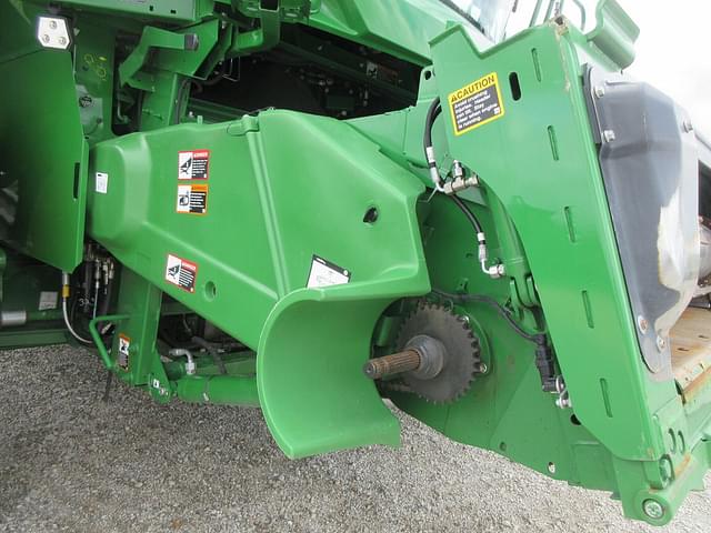 Image of John Deere S780 equipment image 2