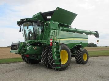 Main image John Deere S780