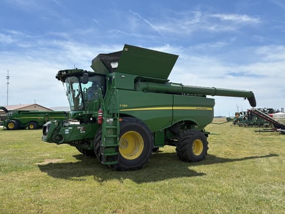 Image of John Deere S780 equipment image 2