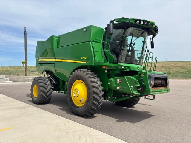 Image of John Deere S780 equipment image 4