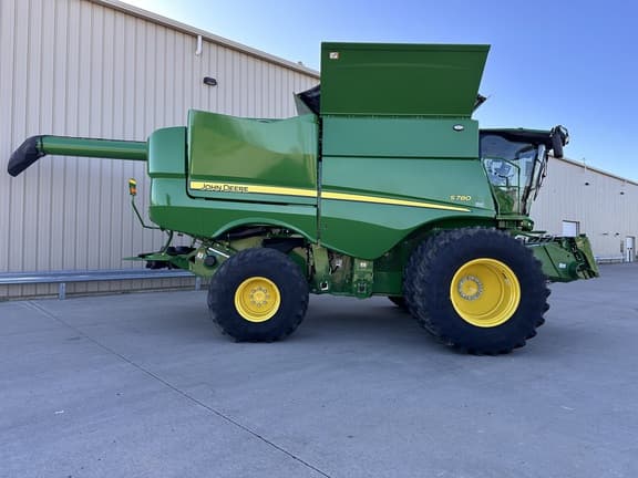 Image of John Deere S780 equipment image 1