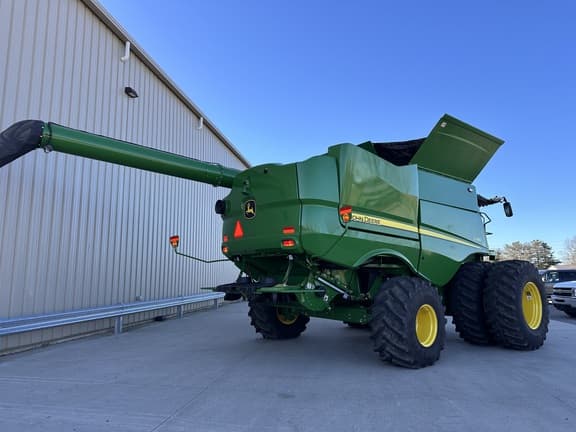 Image of John Deere S780 equipment image 2