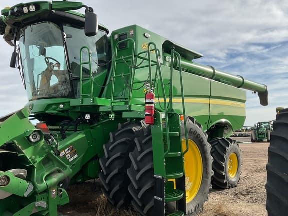 Image of John Deere S780 equipment image 4