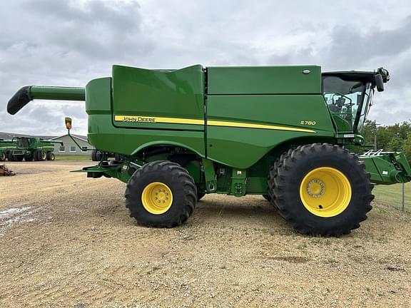 Image of John Deere S780 equipment image 2