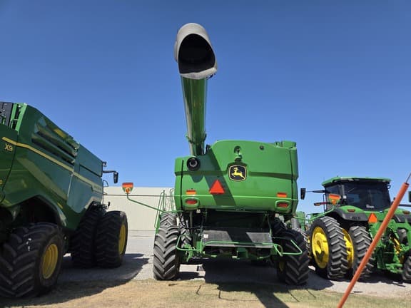 Image of John Deere S780 equipment image 4