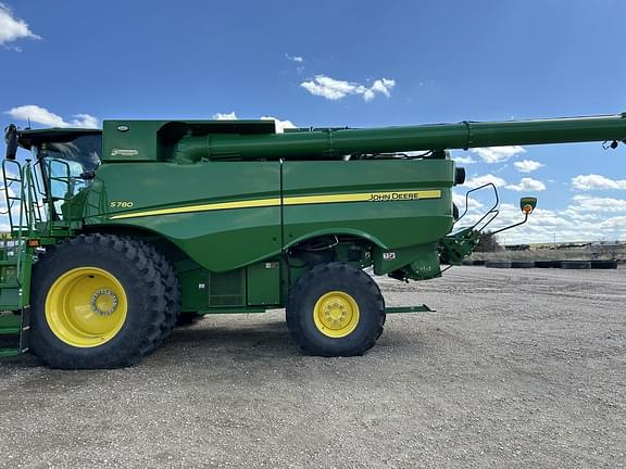 Image of John Deere S780 equipment image 2