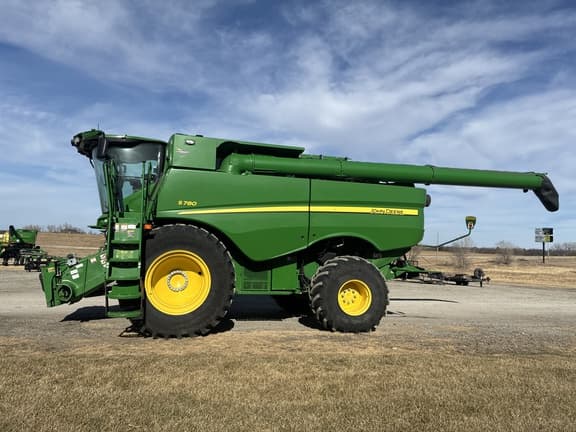 Image of John Deere S780 equipment image 4