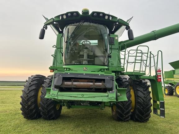 Image of John Deere S780 equipment image 1