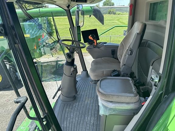 Image of John Deere S780 equipment image 3