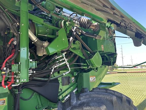 Image of John Deere S780 equipment image 2