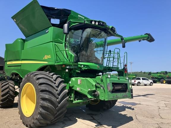 Image of John Deere S780 equipment image 1