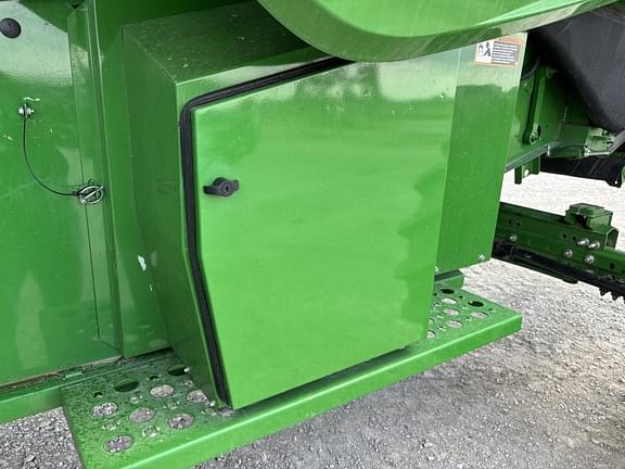 Image of John Deere S780 equipment image 1