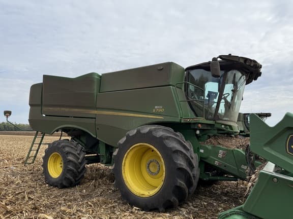 Image of John Deere S790 equipment image 1