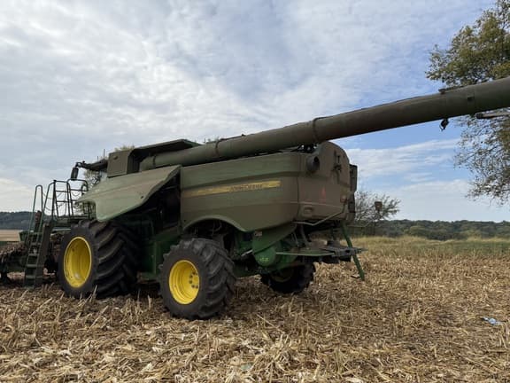 Image of John Deere S790 equipment image 2