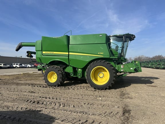 Main image John Deere S790