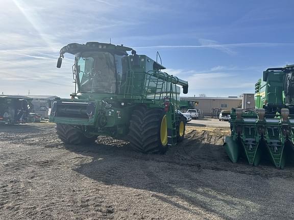 Image of John Deere S790 equipment image 1