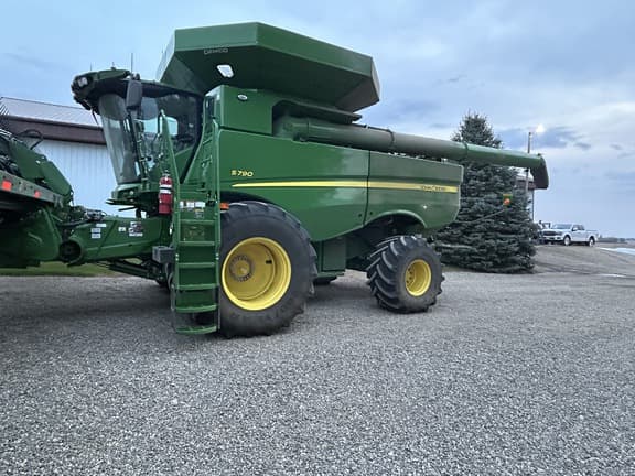 Image of John Deere S790 equipment image 1