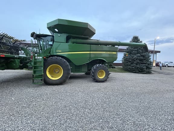 Image of John Deere S790 equipment image 2