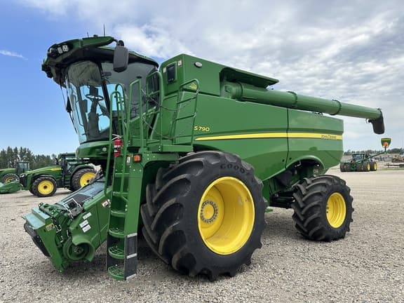 Image of John Deere S790 Primary image