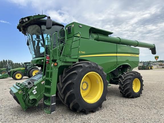 Image of John Deere S790 equipment image 2