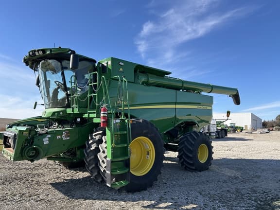 Image of John Deere S790 equipment image 1