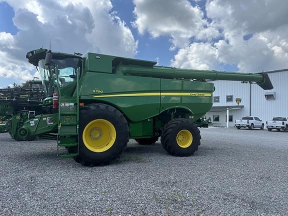 Image of John Deere S790 equipment image 2