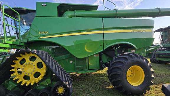 Image of John Deere S790 equipment image 1