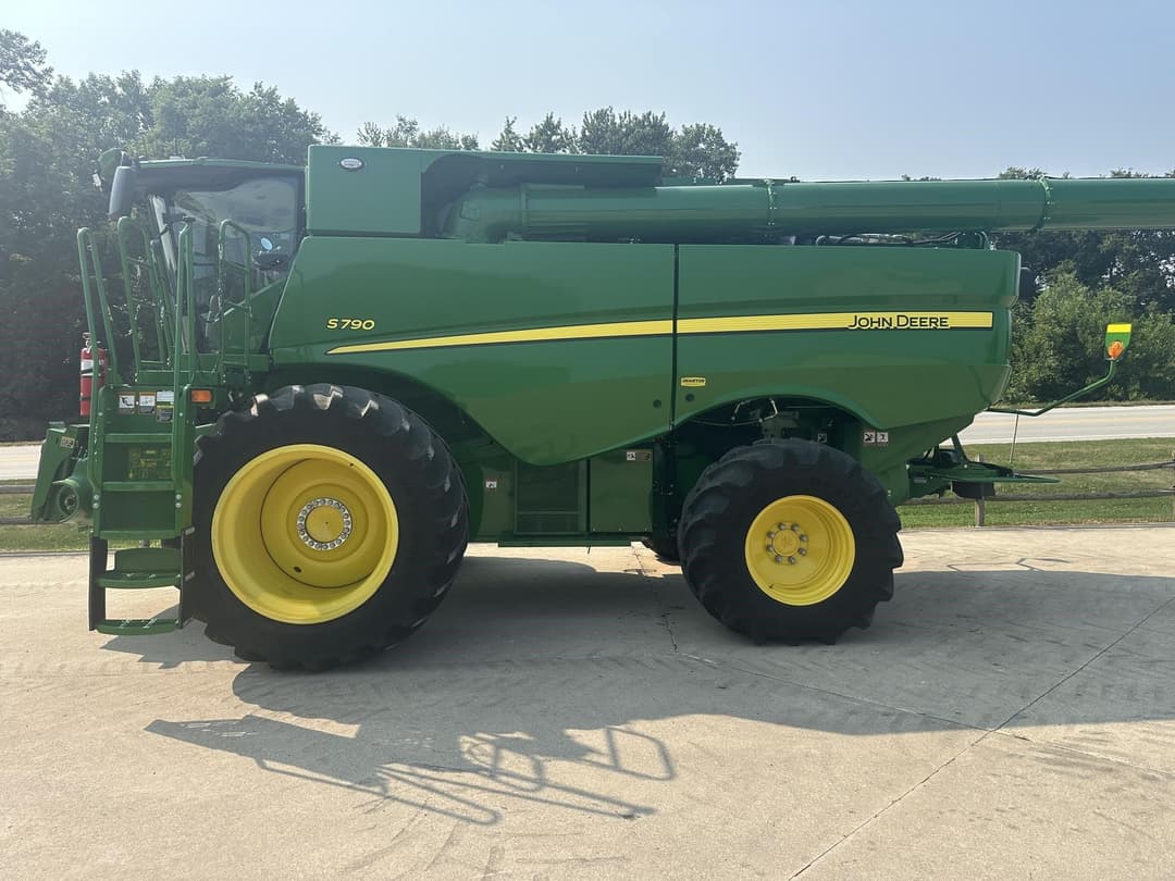 Image of John Deere S790 Primary image