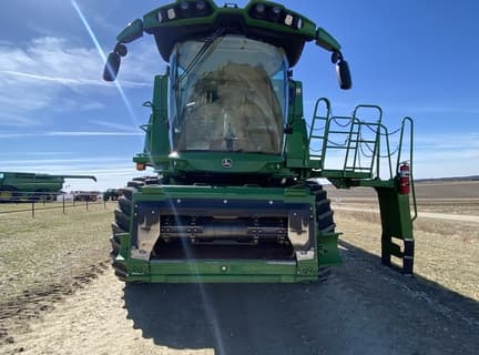 Image of John Deere S790 equipment image 1