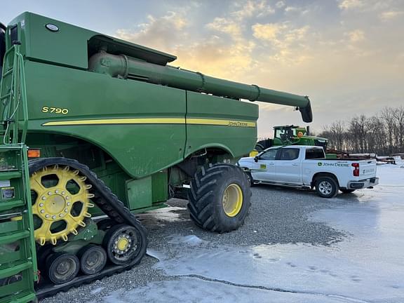 Image of John Deere S790 equipment image 1
