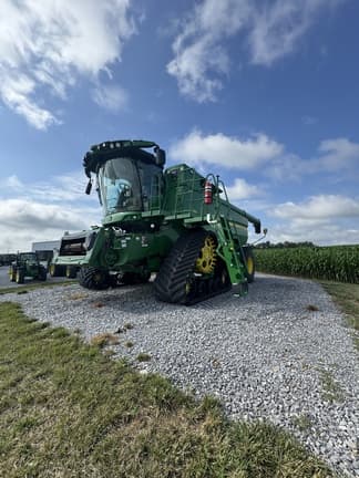 Image of John Deere S790 equipment image 1