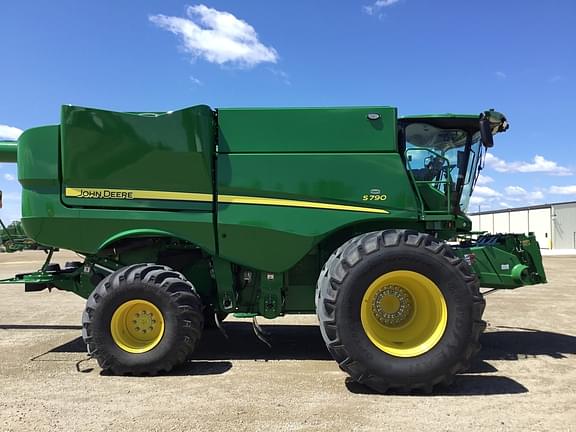 Image of John Deere S790 equipment image 2