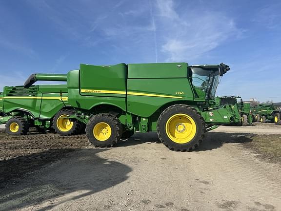 Image of John Deere S790 equipment image 4