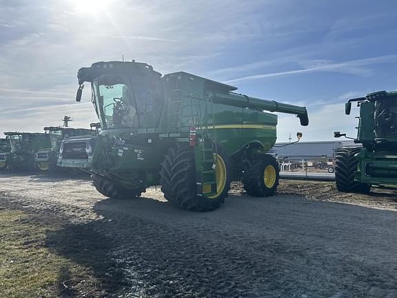 Image of John Deere S790 equipment image 1